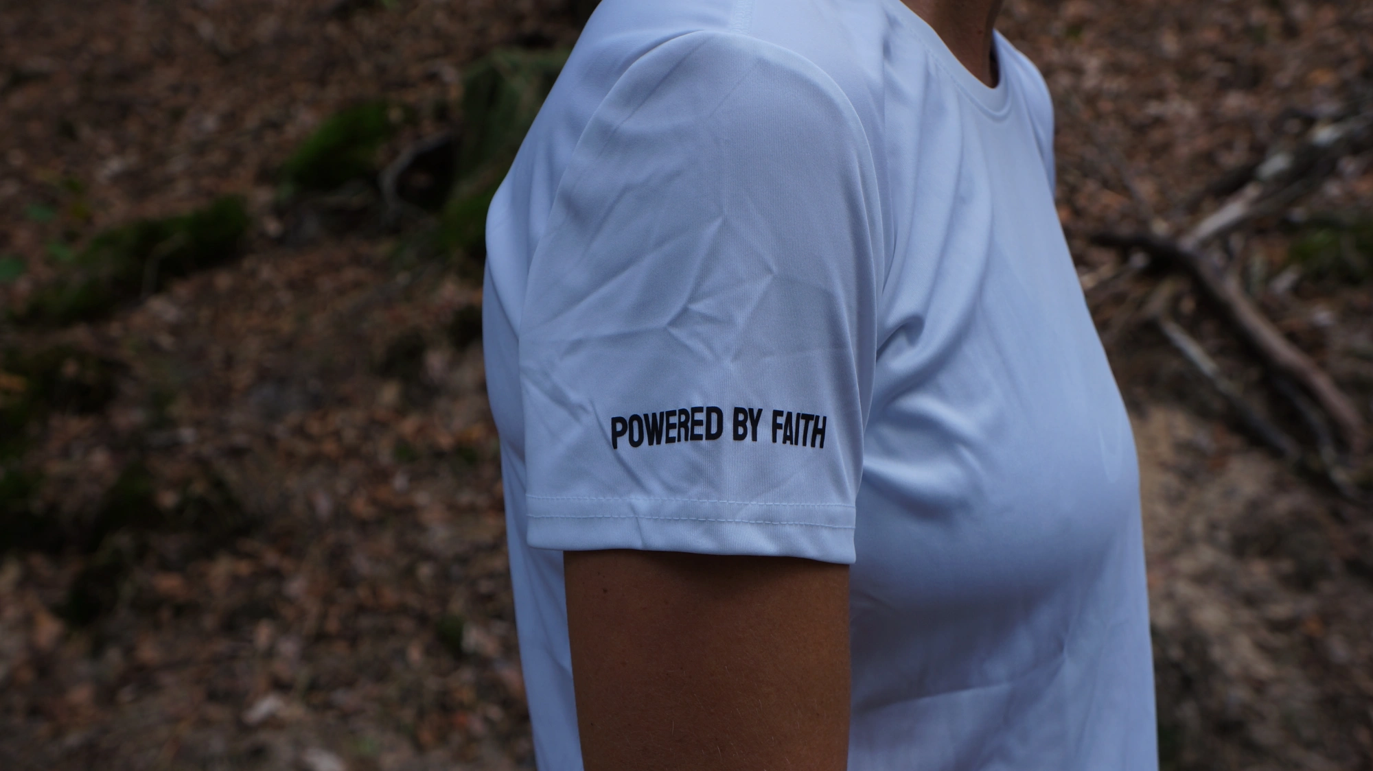 Powered by faith Woman white foto 4